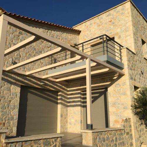Πετρόχτιση Βίλα στη Μάνη σε Ελαιώνα